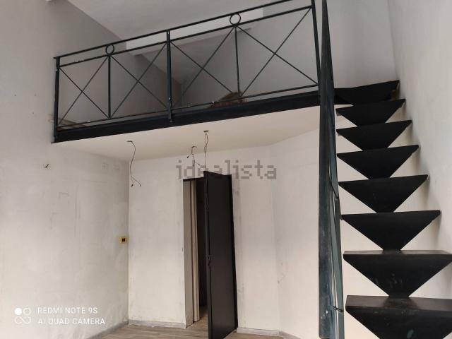 Locale Commerciale in affitto a Livorno