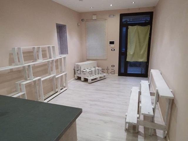 Locale Commerciale in affitto a Pescocanale, Capistrello