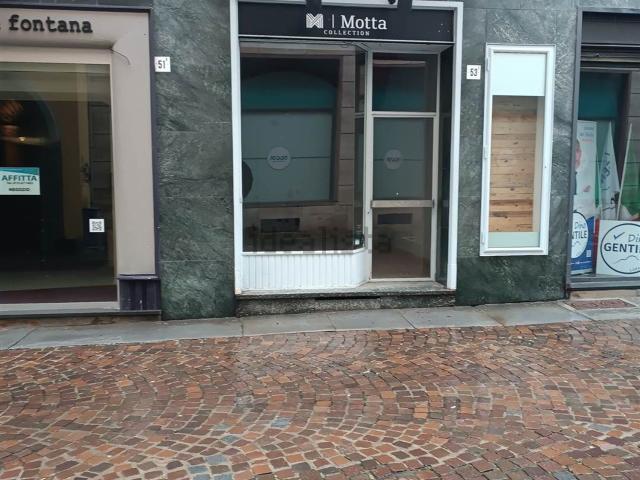 Locale Commerciale in affitto a Piazzo, Piemonte
