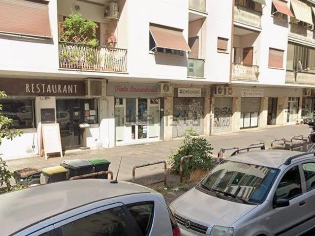 Locale Commerciale in affitto a Municipio Roma VII, Roma Capitale