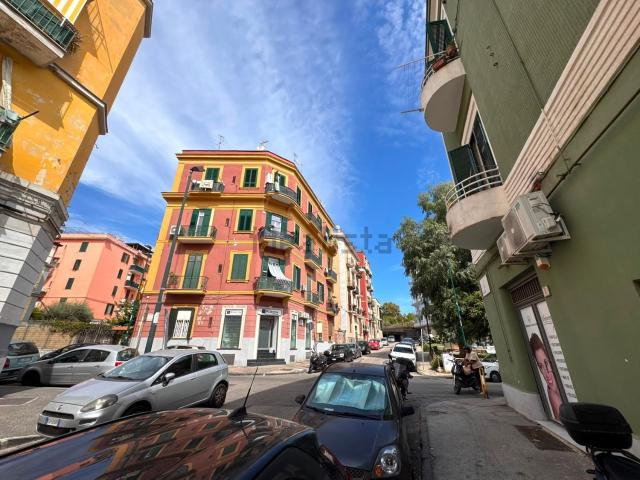 Locale Commerciale in affitto a Municipalità 10, Campania