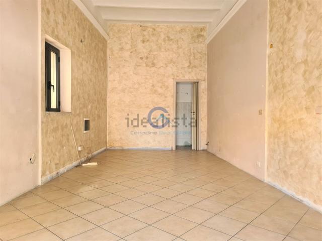 Locale Commerciale in affitto a Calabria, Catanzaro