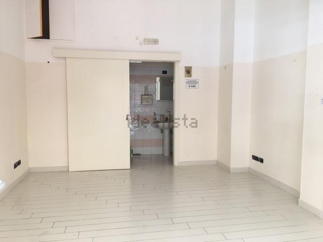 Locale Commerciale in affitto a Municipio 2, Puglia