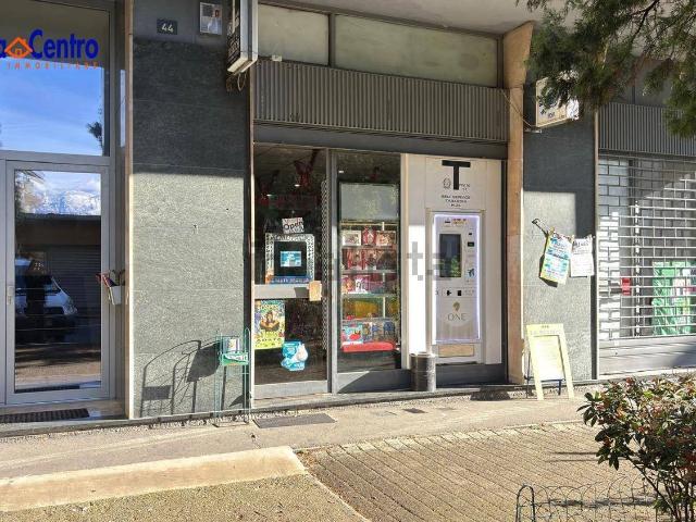 Locale Commerciale in affitto a Le Gotrau, Aosta
