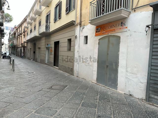 Locale Commerciale in affitto a Palma Campania, Campania