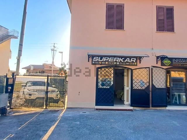 Locale Commerciale in affitto a Roma Capitale, Lazio