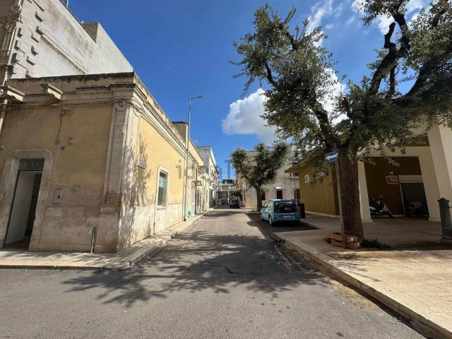 Locale Commerciale in affitto a Puglia, Bari