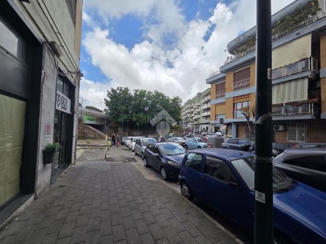 Locale Commerciale in affitto a Camaldoli, Campania