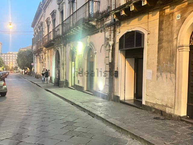 Locale Commerciale in affitto a Acireale, Sicilia