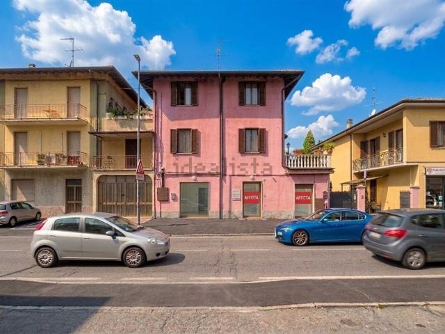 Locale Commerciale in affitto a Cascina Uccellanda, Scanzorosciate