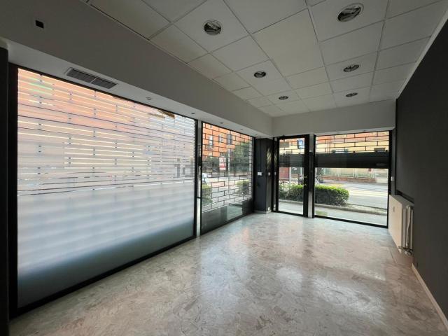 Locale Commerciale in affitto a Porto-Saragozza, Bologna