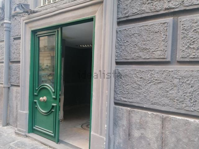 Locale Commerciale in affitto a Municipalità 1, Campania