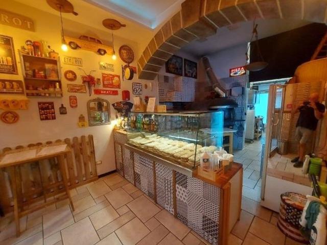 Locale Commerciale in affitto a Mercato San Severino, Campania