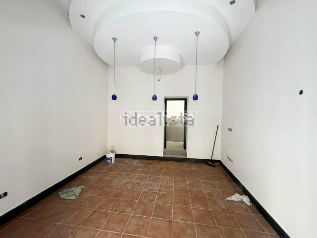 Locale Commerciale in affitto a Borgo San Lorenzo, Aversa