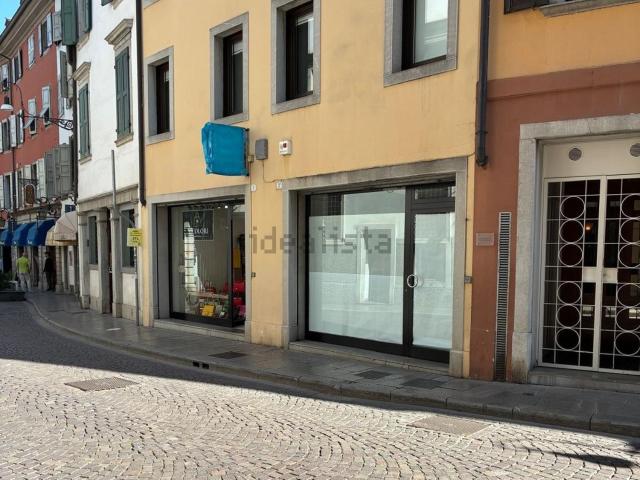 Locale Commerciale in affitto a Borgo Poscolle, Reana Del Roiale