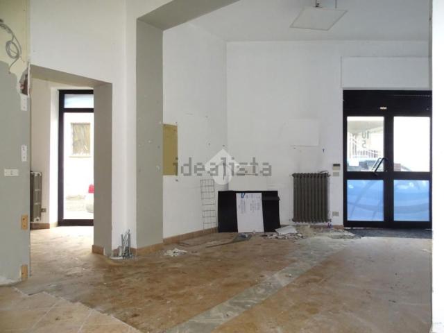 Locale Commerciale in affitto a Piemonte, Alessandria