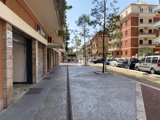Locale Commerciale in affitto a Municipio Roma VII, Roma Capitale