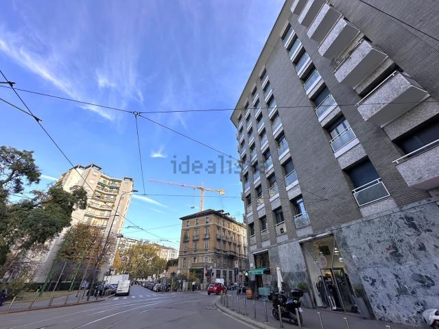 Locale Commerciale in affitto a Municipio 6, Milano
