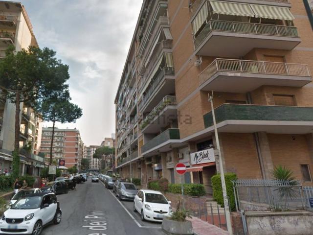 Locale Commerciale in affitto a Municipalità 3, Campania