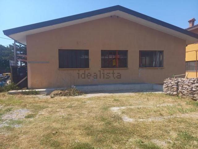 Locale Commerciale in affitto a Servola-Chiarbola-Valmaura-Borgo San Sergio, Villa Opicina