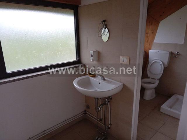 Locale Commerciale in affitto a Villa Fastiggi, Marche
