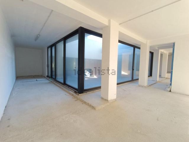 Locale Commerciale in affitto a Puglia, Barletta-andria-trani
