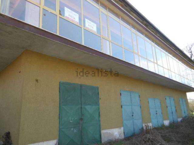 Locale Commerciale in affitto a Vairano Patenora, Campania