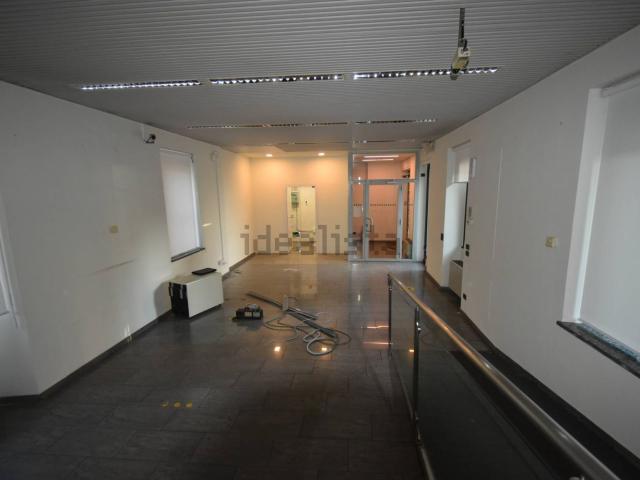 Locale Commerciale in affitto a Mezzago, Lombardia