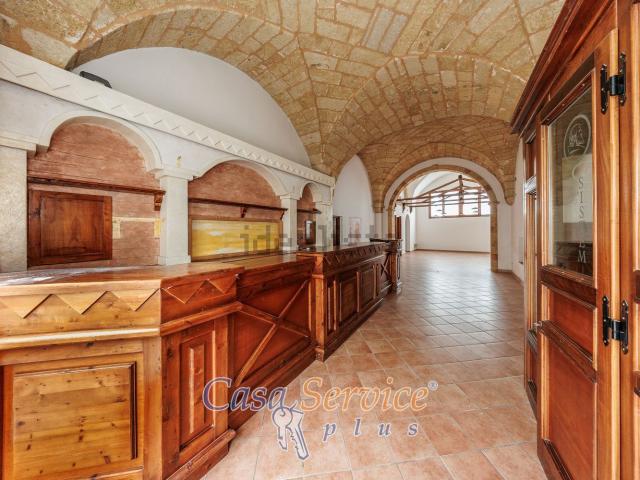 Locale Commerciale in affitto a Puglia, Lecce