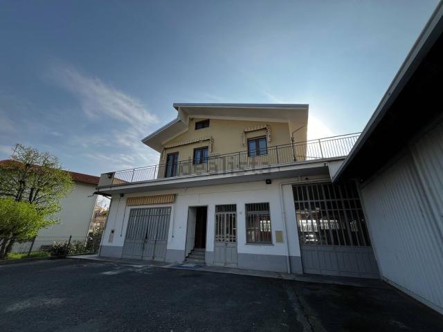 Locale Commerciale in affitto a Papò, Piemonte