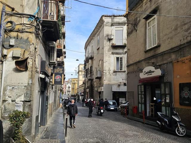 Locale Commerciale in affitto a Municipalità 3, Campania