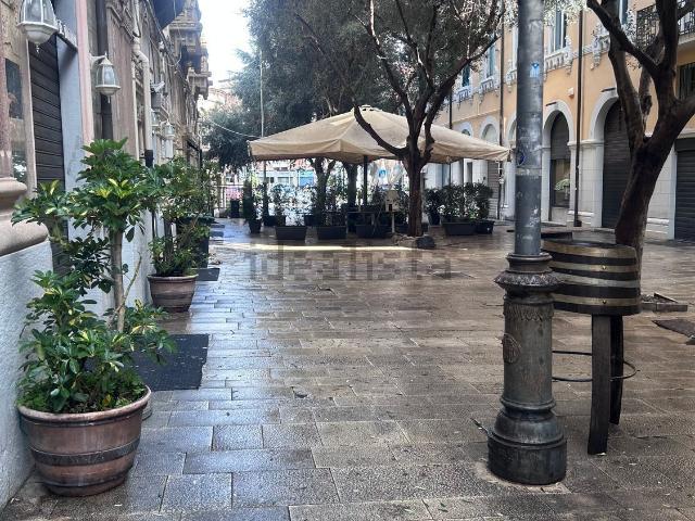 Locale Commerciale in affitto a IV Circoscrizione, Messina