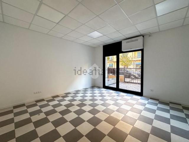 Locale Commerciale in affitto a Nord-Ovest, Brenzone