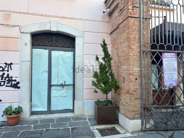 Locale Commerciale in affitto a Campobasso, Molise