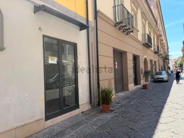 Locale Commerciale in affitto a Centro Storico, Caserta