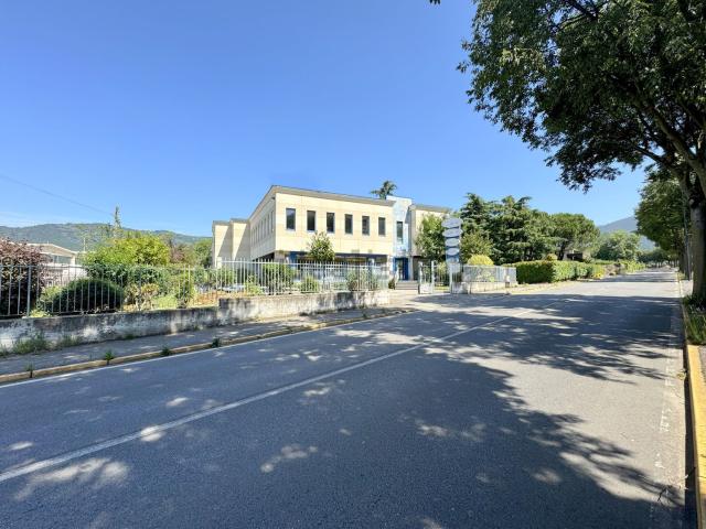 Locale Commerciale in affitto a Provaglio D'iseo, Lombardia