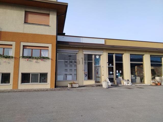 Locale Commerciale in affitto a Feltre, Veneto