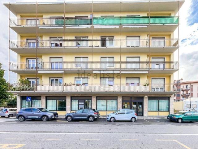 Locale Commerciale in affitto a Gazzada Schianno, Gazzada