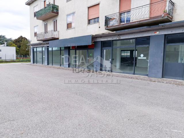 Locale Commerciale in affitto a Unione Comuni Modenesi Area Nord, Cavezzo