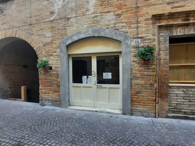 Locale Commerciale in affitto a Marche, Ascoli Piceno