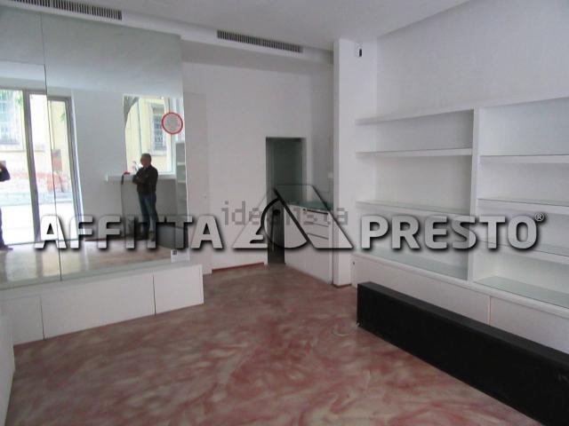 Locale Commerciale in affitto a Unione di Comuni della Romagna Forlivese, Quattro