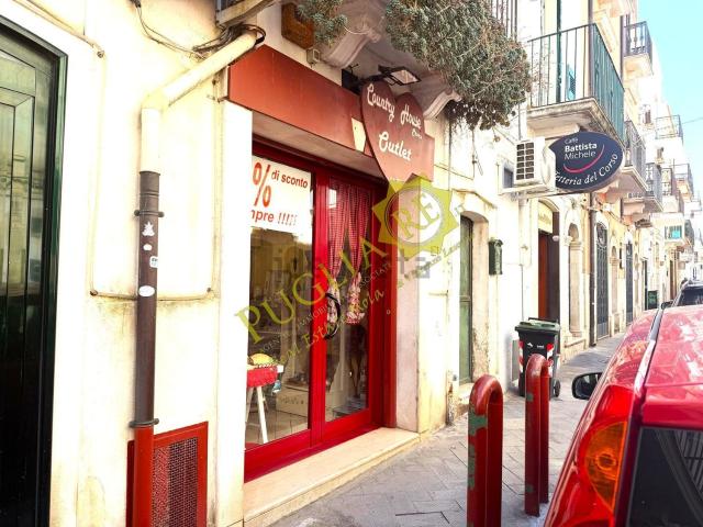 Locale Commerciale in affitto a Puglia, Bari