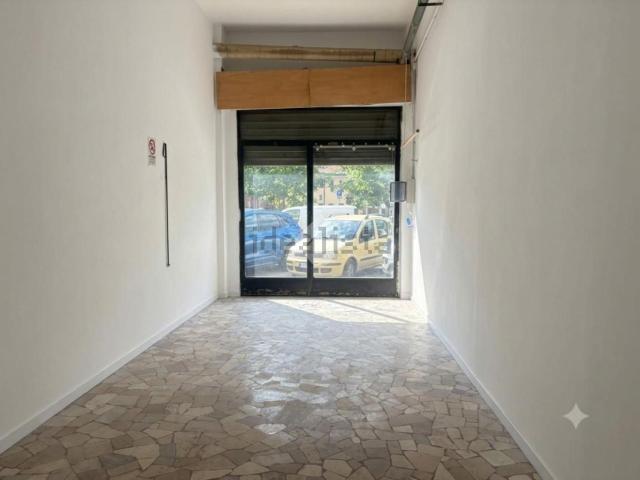 Locale Commerciale in affitto a San Giusto, Scandicci