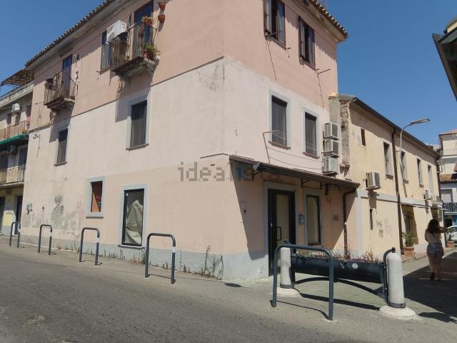 Locale Commerciale in affitto a Calabria, Catanzaro