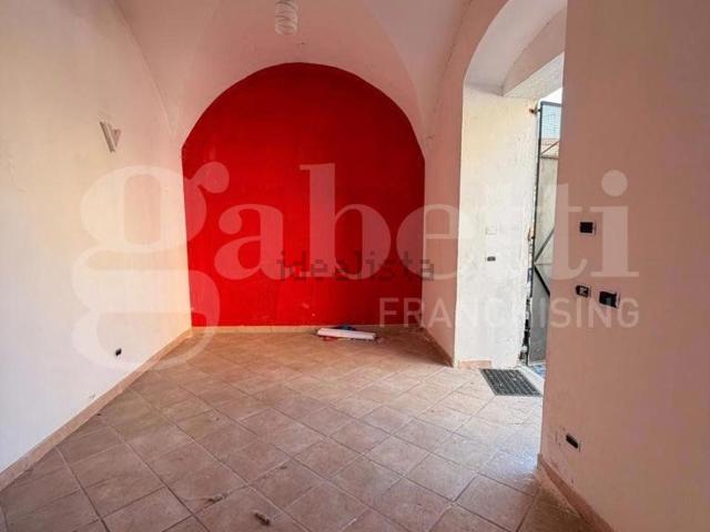 Locale Commerciale in affitto a Venafro, Molise