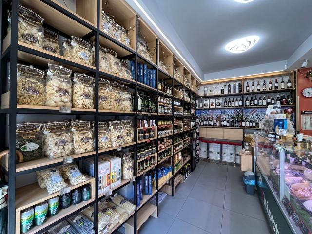 Locale Commerciale in affitto a Municipio Roma XII, Roma Capitale