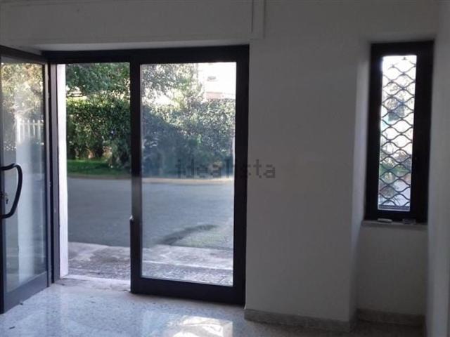 Locale Commerciale in affitto a Frosinone, Lazio
