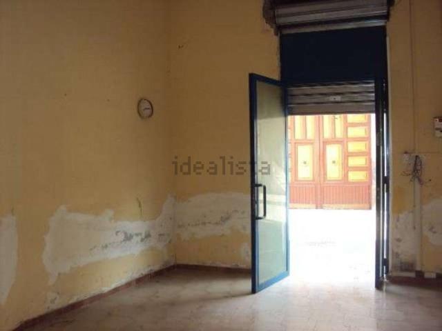Locale Commerciale in affitto a Sant'anastasia, Campania
