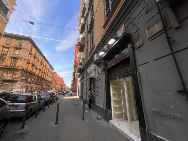 Locale Commerciale in affitto a Municipalità 4, Campania
