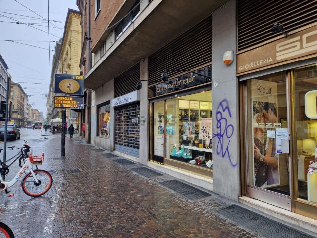 Locale Commerciale in affitto a Porto-Saragozza, Bologna